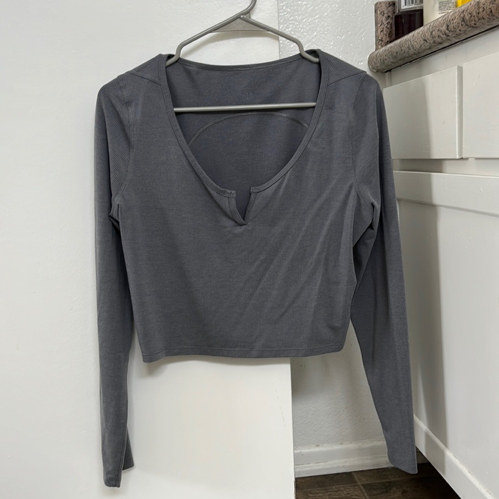 Lululemon grey cropped Henley shirt
